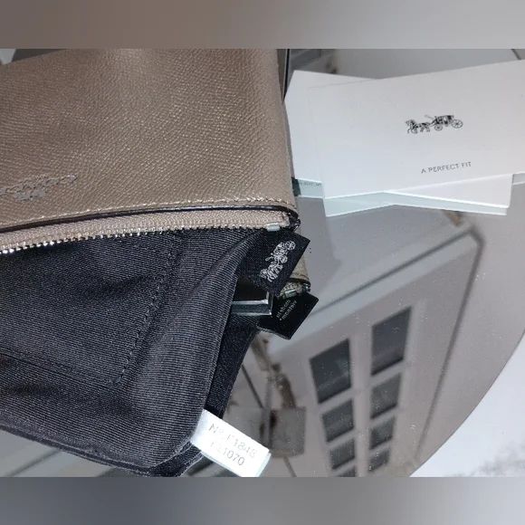 Coach Wristlet - Shimmering Gold - Picture 7 of 7